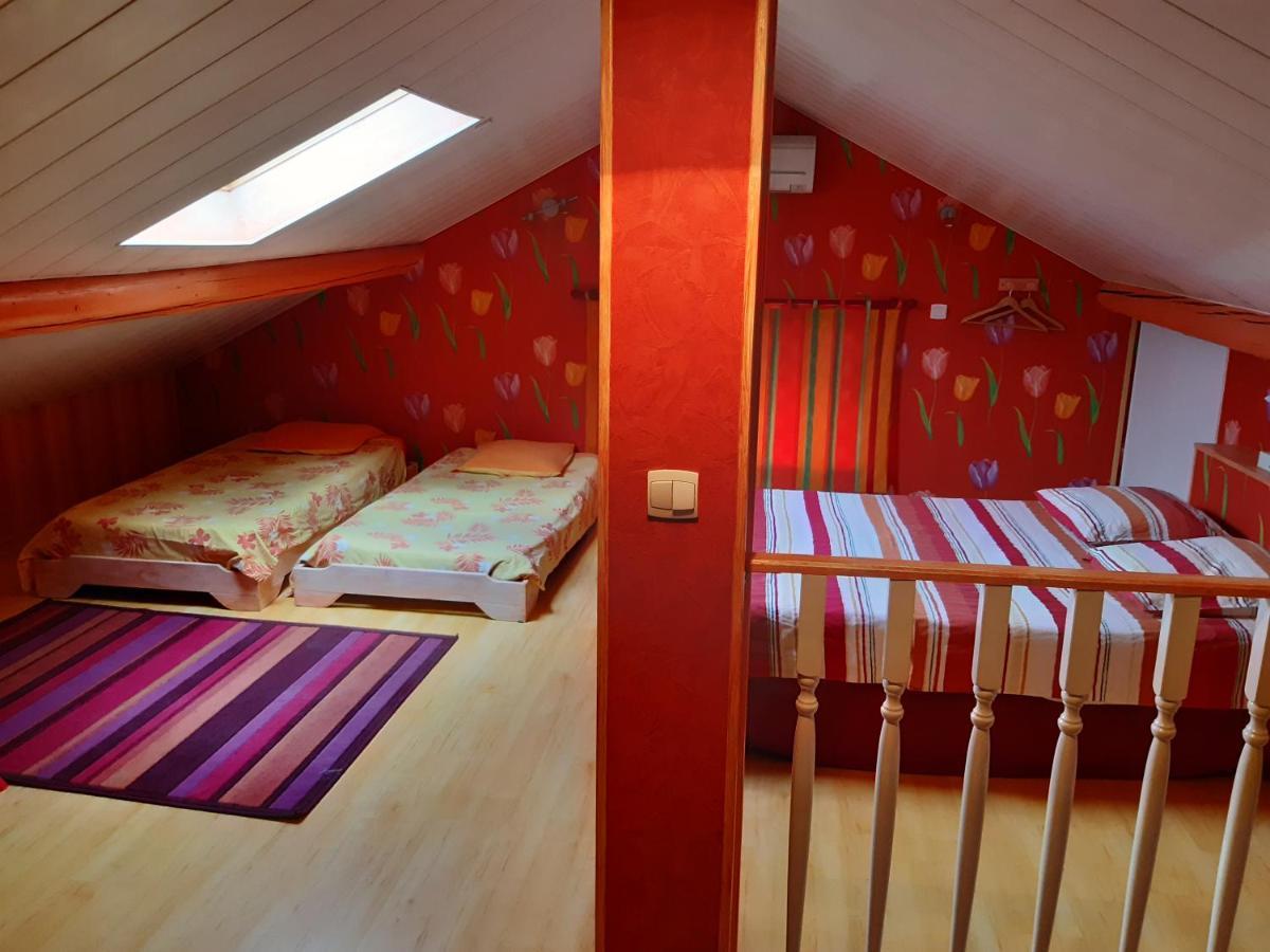 La Providence, Chambres D'Hotes Saint-Sernin-du-Plain 外观 照片