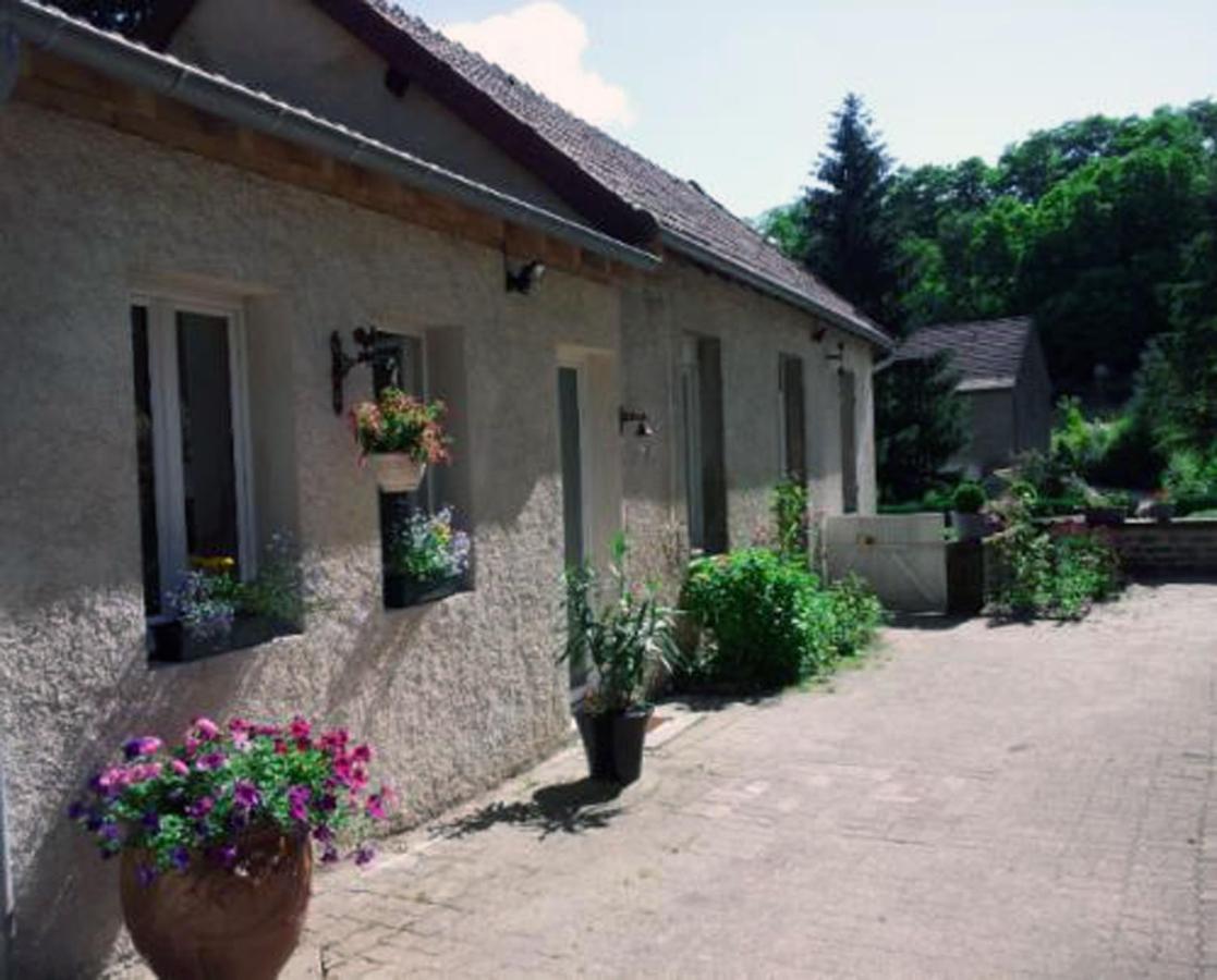 La Providence, Chambres D'Hotes Saint-Sernin-du-Plain 外观 照片