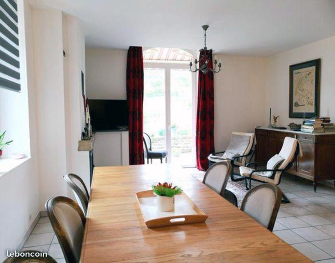 La Providence, Chambres D'Hotes Saint-Sernin-du-Plain 外观 照片