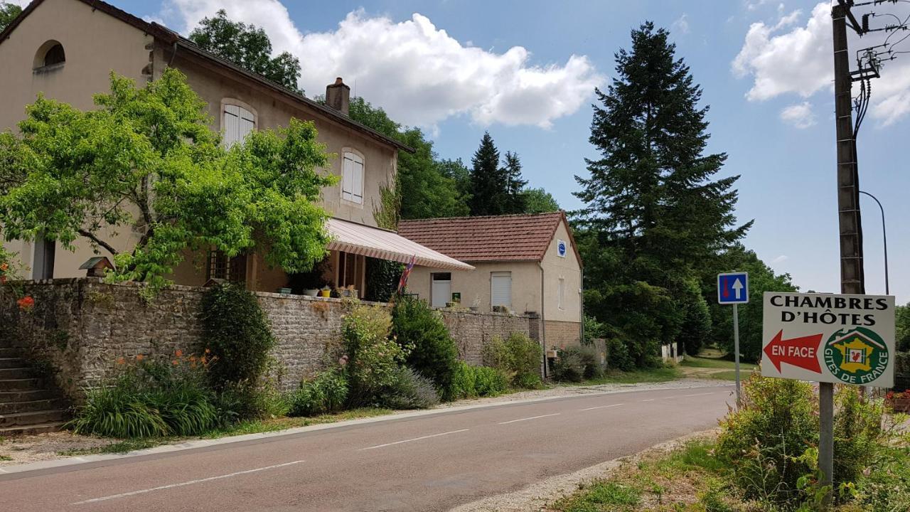 La Providence, Chambres D'Hotes Saint-Sernin-du-Plain 外观 照片