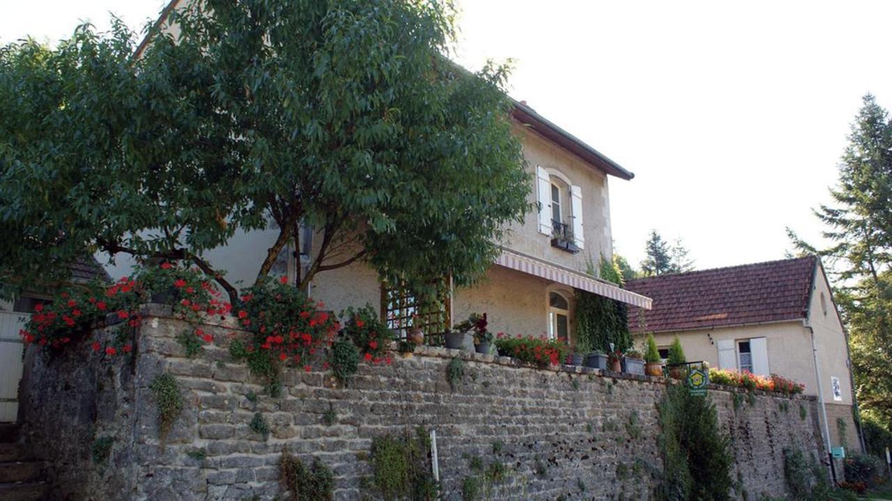 La Providence, Chambres D'Hotes Saint-Sernin-du-Plain 外观 照片