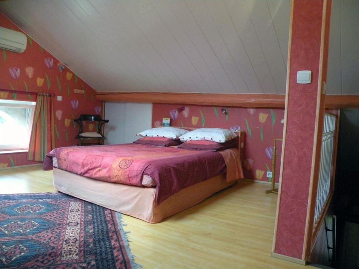 La Providence, Chambres D'Hotes Saint-Sernin-du-Plain 外观 照片